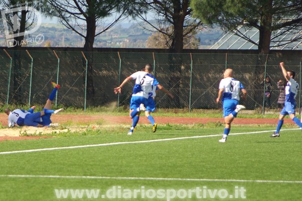 IL'esultanza dei giocatori del Samassi dopo il gol di Trogu IL'esultanza dei giocatori del Samassi dopo il gol di Trogu